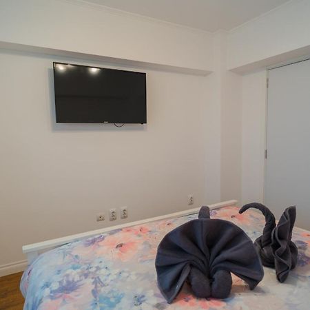 Cozy & Spacious 2Br Apartment With Netflix Bukarest Exterior foto