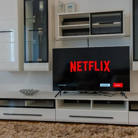 Cozy & Spacious 2Br Apartment With Netflix Bukarest Exterior foto