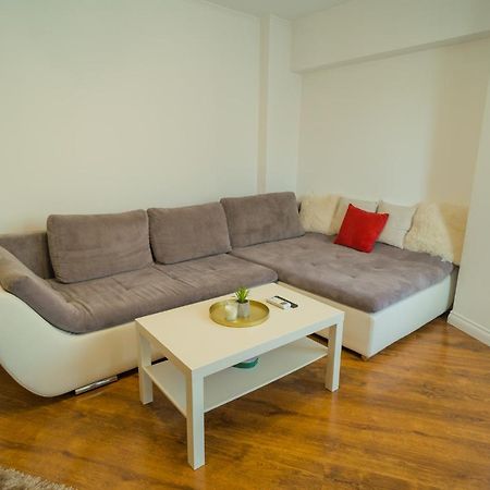 Cozy & Spacious 2Br Apartment With Netflix Bukarest Exterior foto