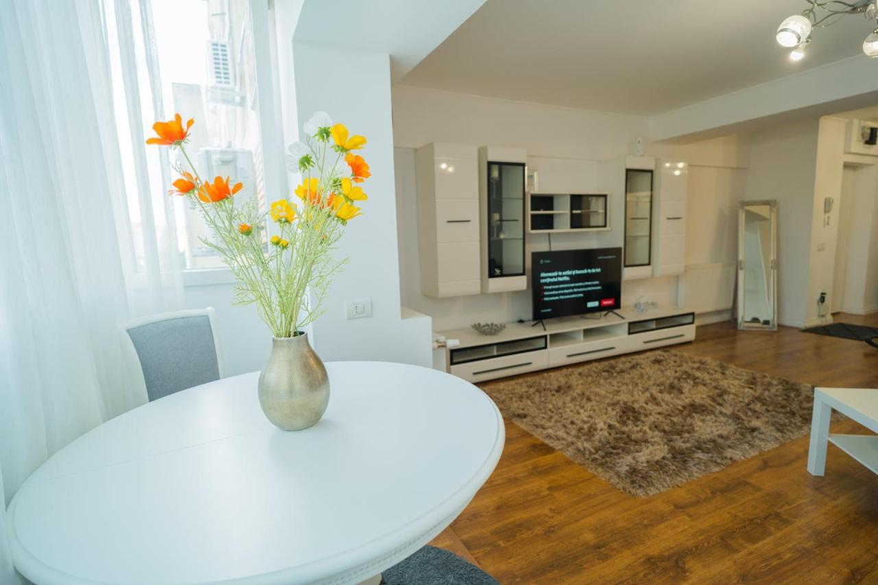 Cozy & Spacious 2Br Apartment With Netflix Bukarest Exterior foto
