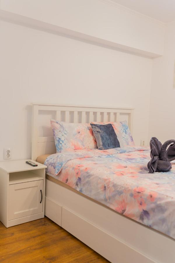Cozy & Spacious 2Br Apartment With Netflix Bukarest Exterior foto
