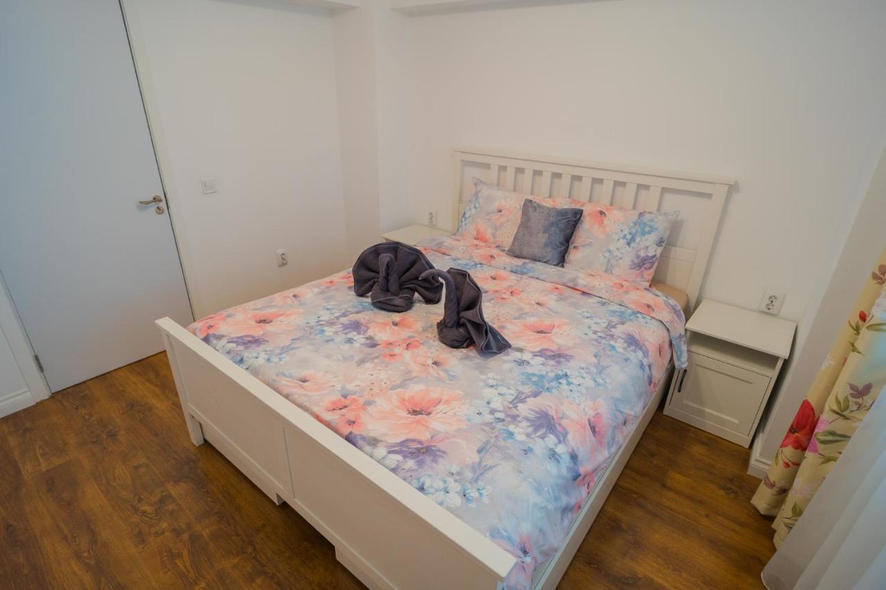 Cozy & Spacious 2Br Apartment With Netflix Bukarest Exterior foto