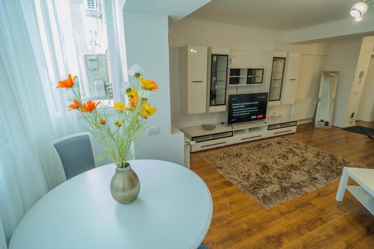 Cozy & Spacious 2Br Apartment With Netflix Bukarest Exterior foto