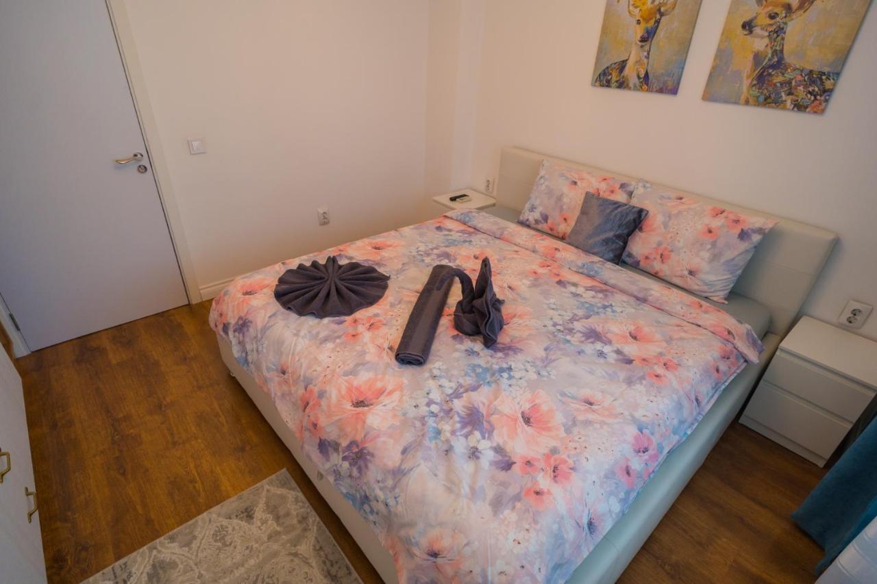Cozy & Spacious 2Br Apartment With Netflix Bukarest Exterior foto