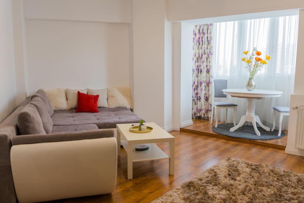 Cozy & Spacious 2Br Apartment With Netflix Bukarest Exterior foto
