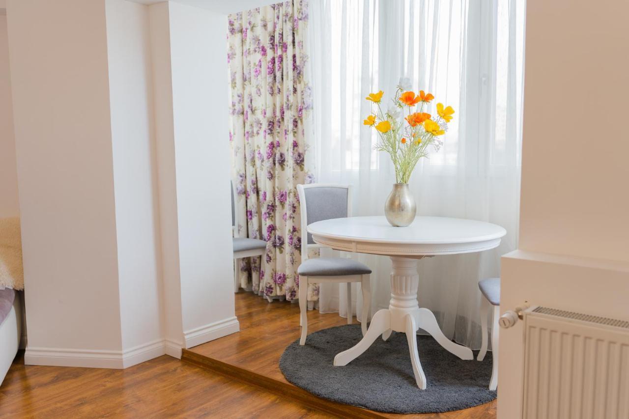 Cozy & Spacious 2Br Apartment With Netflix Bukarest Exterior foto