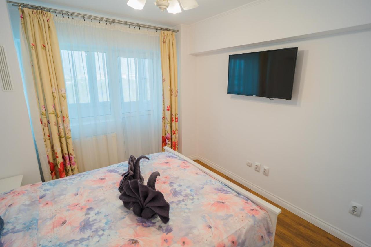 Cozy & Spacious 2Br Apartment With Netflix Bukarest Exterior foto