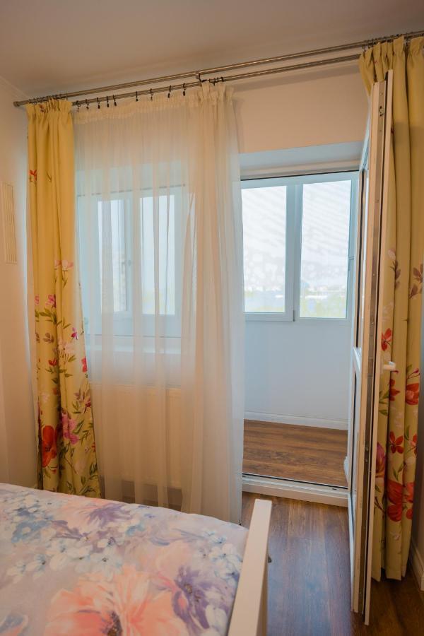 Cozy & Spacious 2Br Apartment With Netflix Bukarest Exterior foto