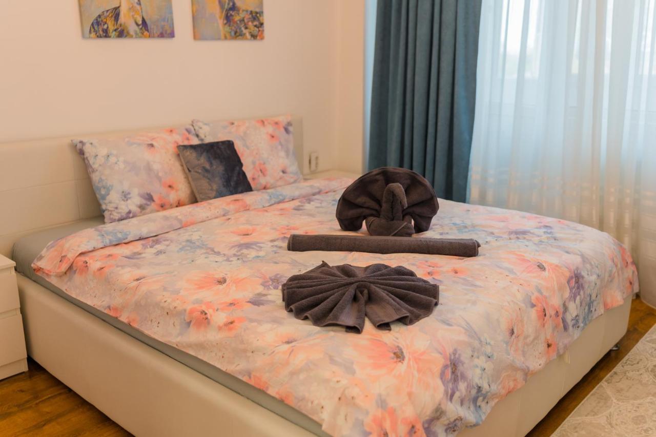 Cozy & Spacious 2Br Apartment With Netflix Bukarest Exterior foto
