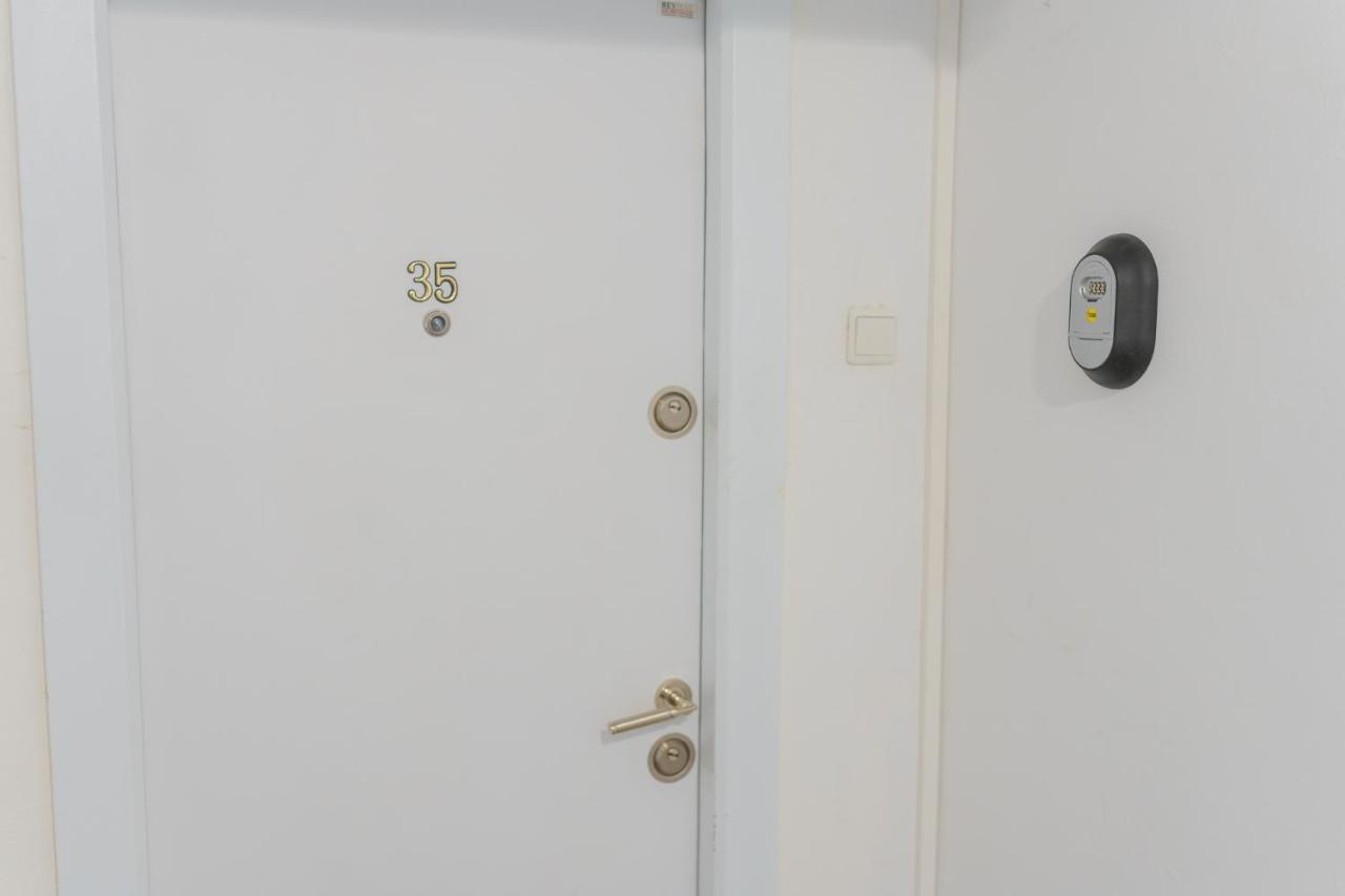 Cozy & Spacious 2Br Apartment With Netflix Bukarest Exterior foto